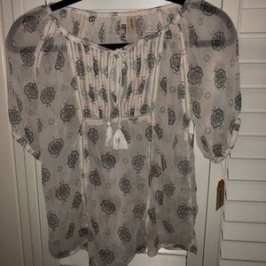 cute White blouse, has tags still on it :)